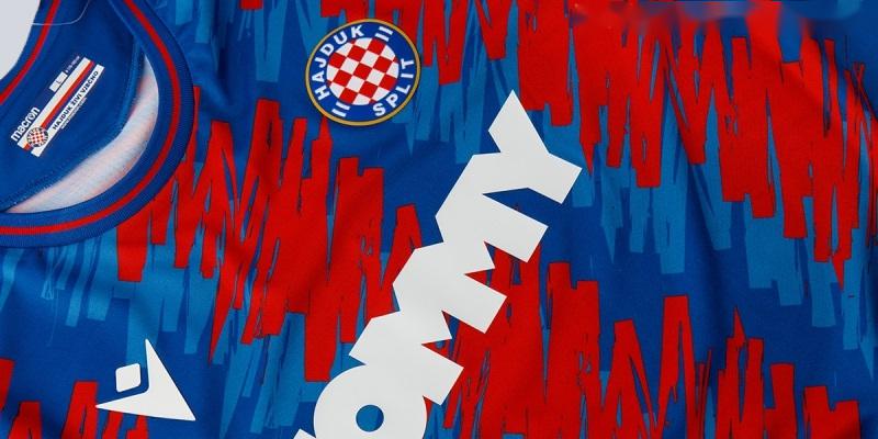 Kit comparison vs Hajduk Split 21/22 Away Kit : r/crystalpalace